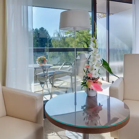 מלון Ensana Esplanade פישטני