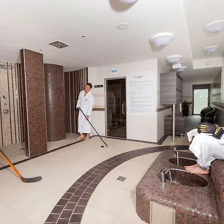 Ensana Esplanade Пьештяни