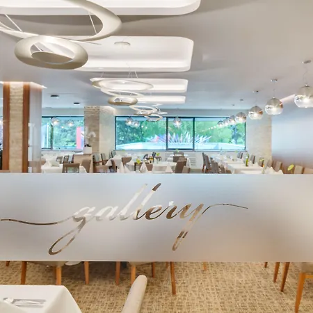 Ensana Esplanade Пьештяни