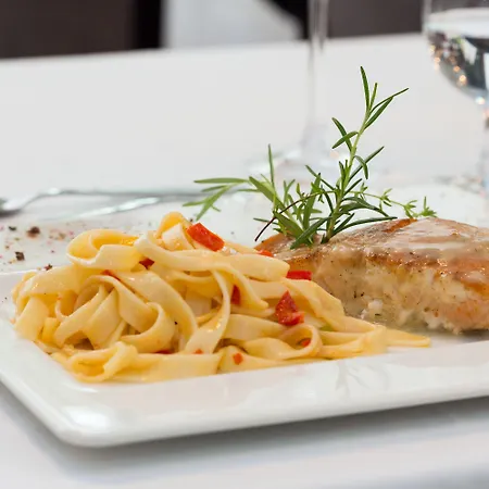 מלון Ensana Esplanade פישטני